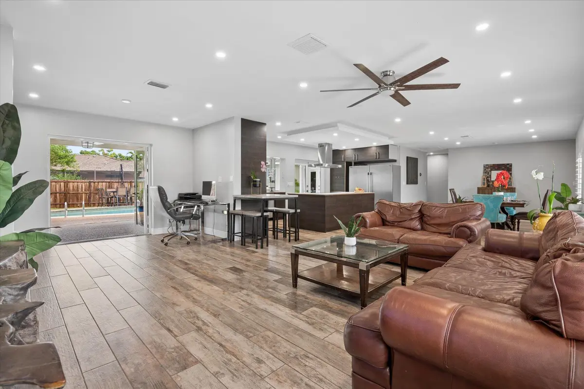 11-Maitlen-4601 W Hawthorne Cir-10-2 at 4601 W Hawthorne Circle, Hollywood