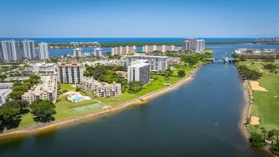 374 Golfview Road 205, North Palm Beach – Condominium for sale