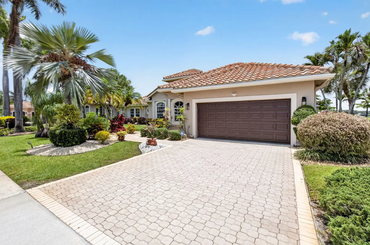 large driveway & 2.5 car garage at 8064 Desmond Drive, Boynton Beach