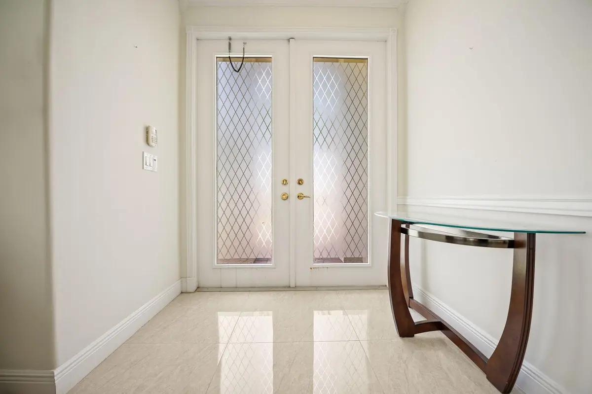 6-web-or-mls-9058-alexandra-cir at 9058 Alexandra Circle, Wellington