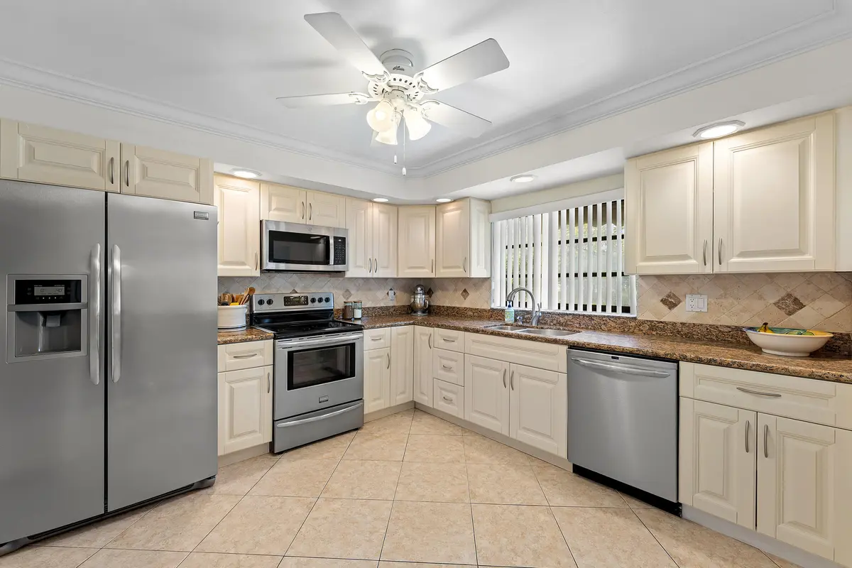 KITCHEN at 4863 Hawkwood Road B, Boynton Beach