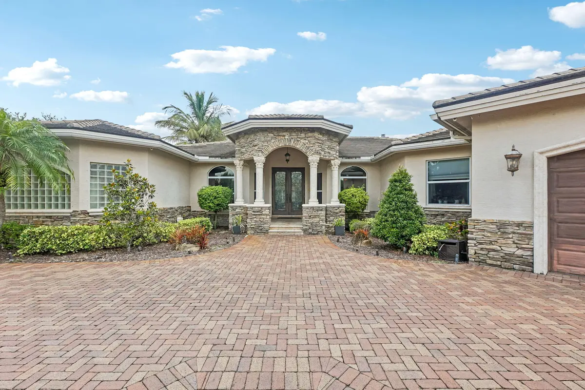 Entrance at 2130 SW 113th Avenue, Davie