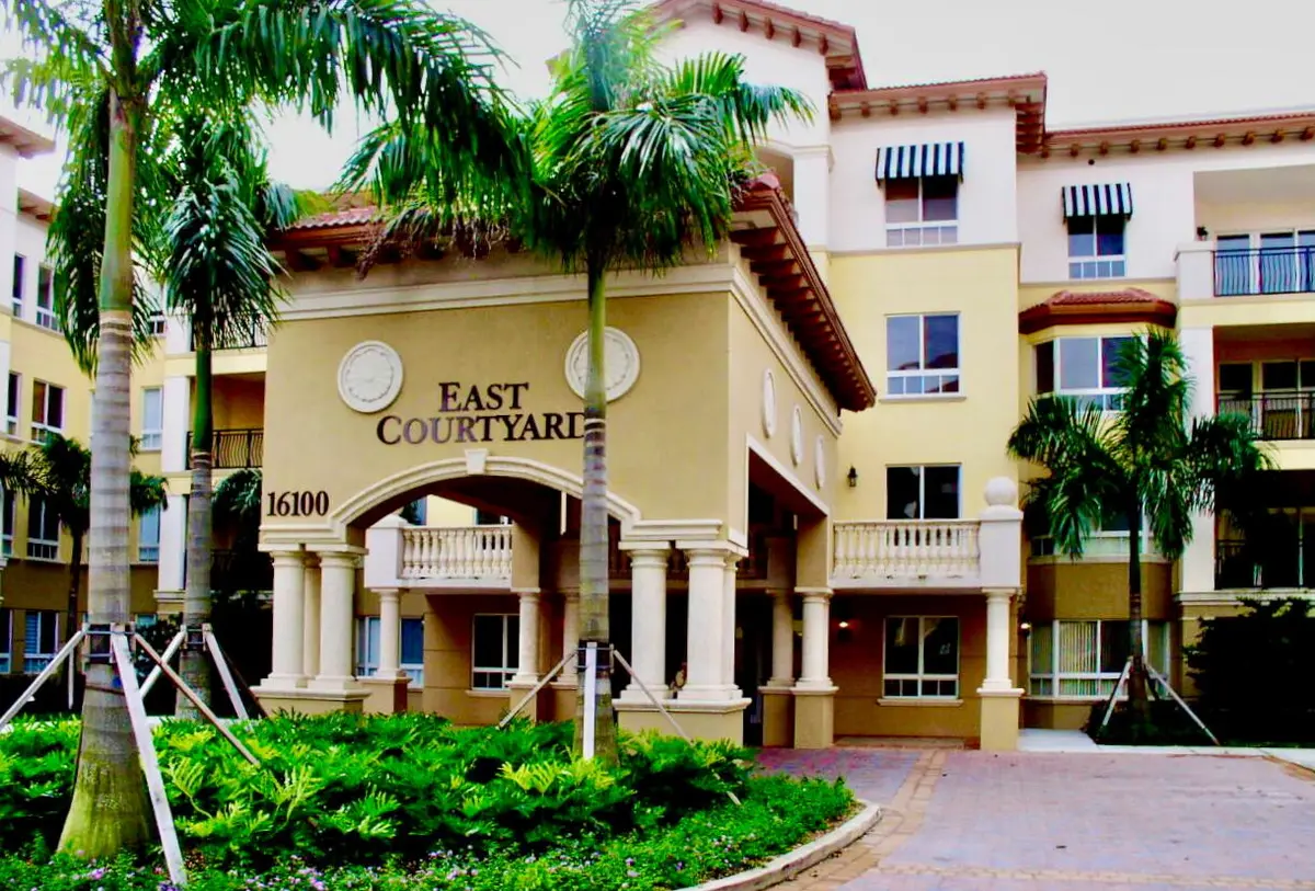 389-6 at 16100 Emerald Estates Drive 389, Weston