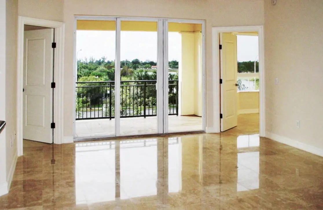 389-1 at 16100 Emerald Estates Drive 389, Weston