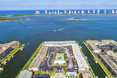 100 Shore Court 307, North Palm Beach – Condominium for sale