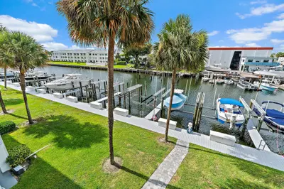 108 Paradise Harbour Boulevard 314, North Palm Beach – Condominium for rent