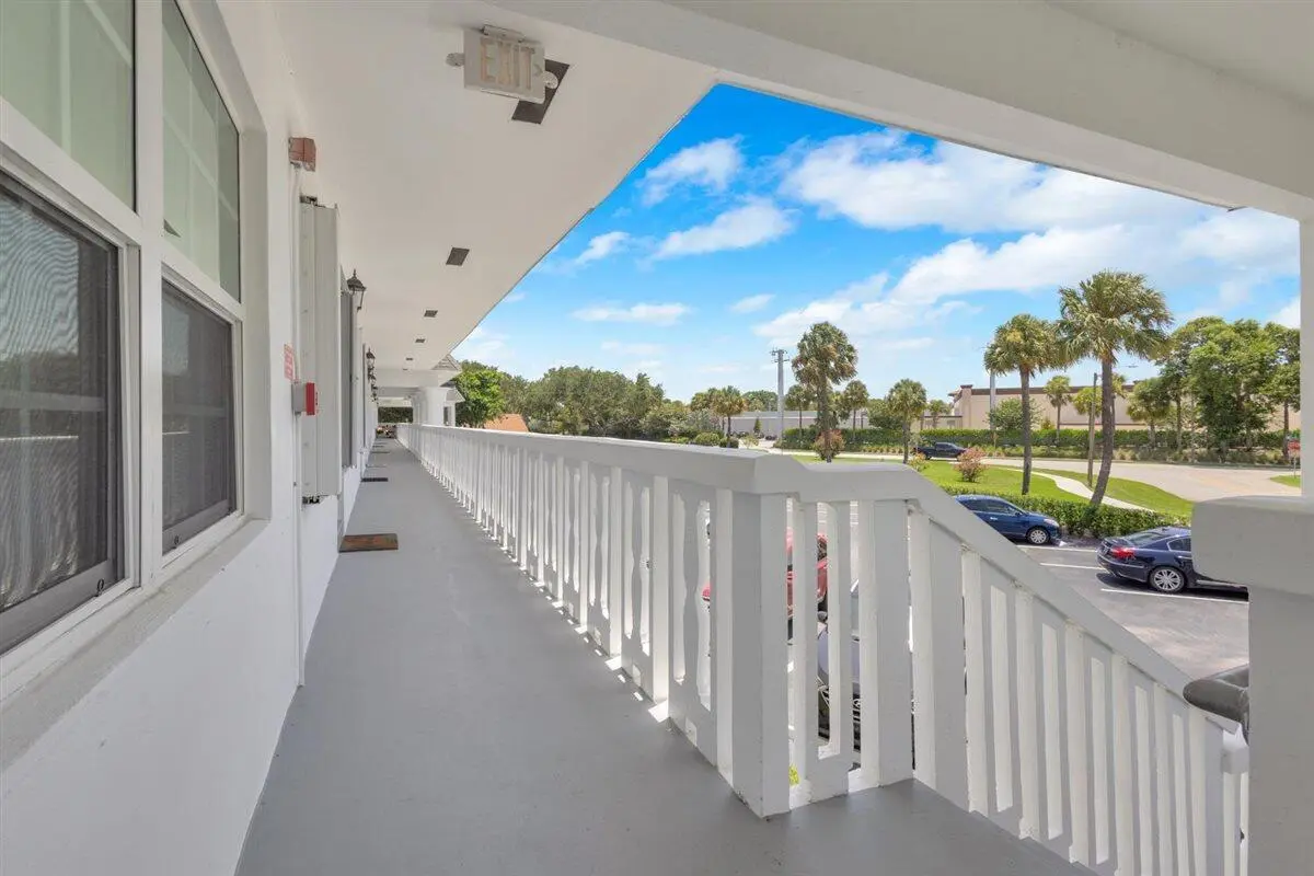 34-GG3A4163 at 10000 Meridian Way 15, Palm Beach Gardens