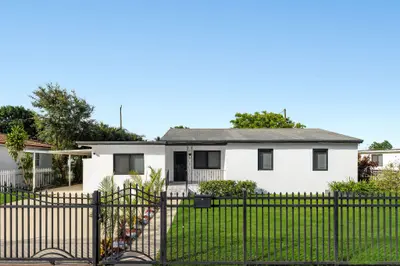 9001 NW 32nd Ct Road, Miami – Single Family Residence for sale