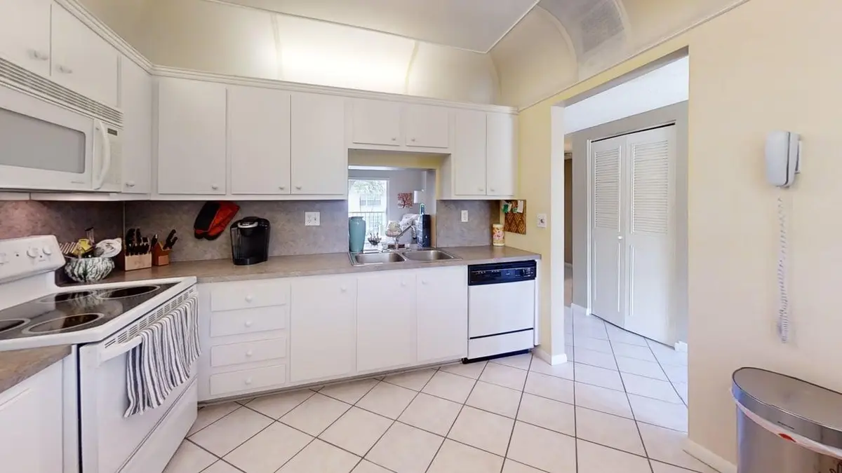 250-NE-20th-St-232-Kitchen at 250 NE 20th Street 2320, Boca Raton