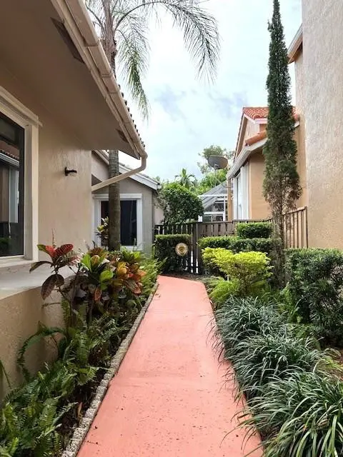 Photo 2 at 10110 NW 5th Street, Plantation
