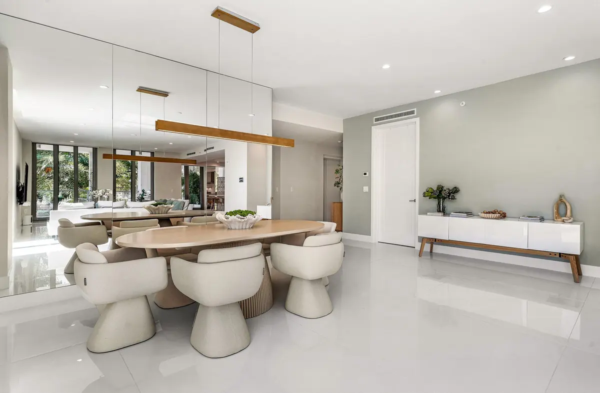 Dining at 475 E Royal Palm Road 206, Boca Raton