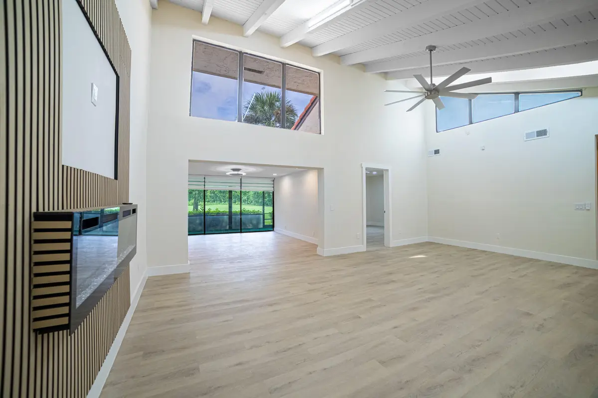 lots of light at 8008 Eastlake Drive, Boca Raton