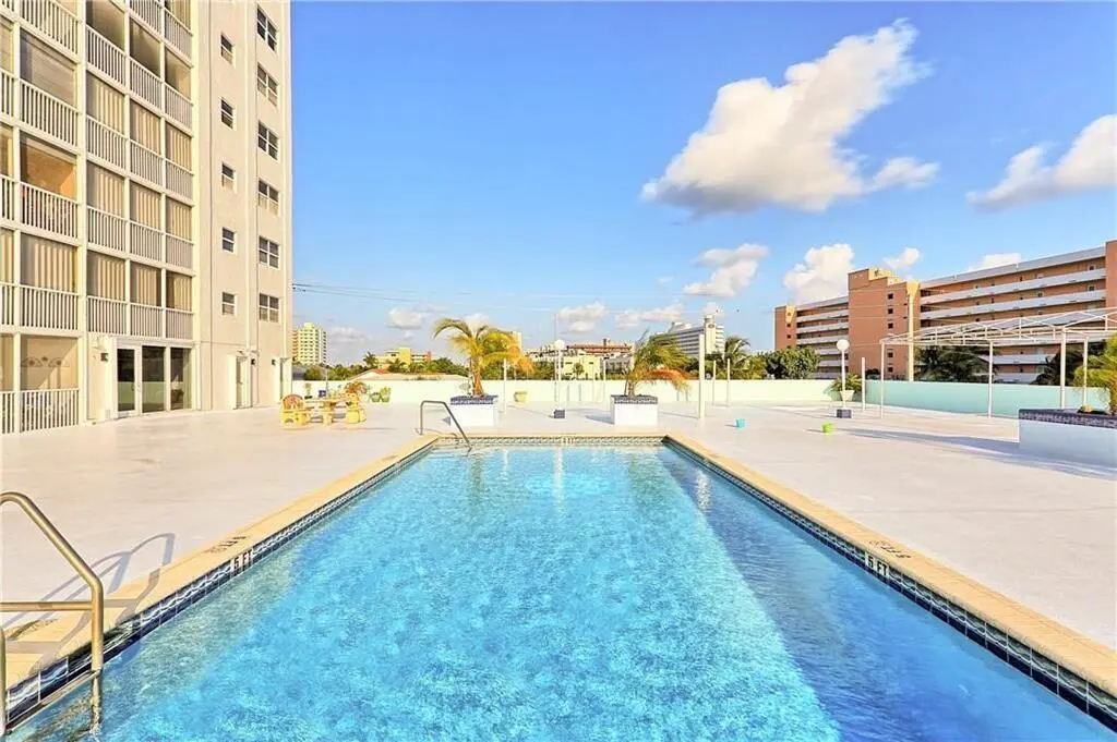 pool at 1505 N Riverside Drive 1002, Pompano Beach