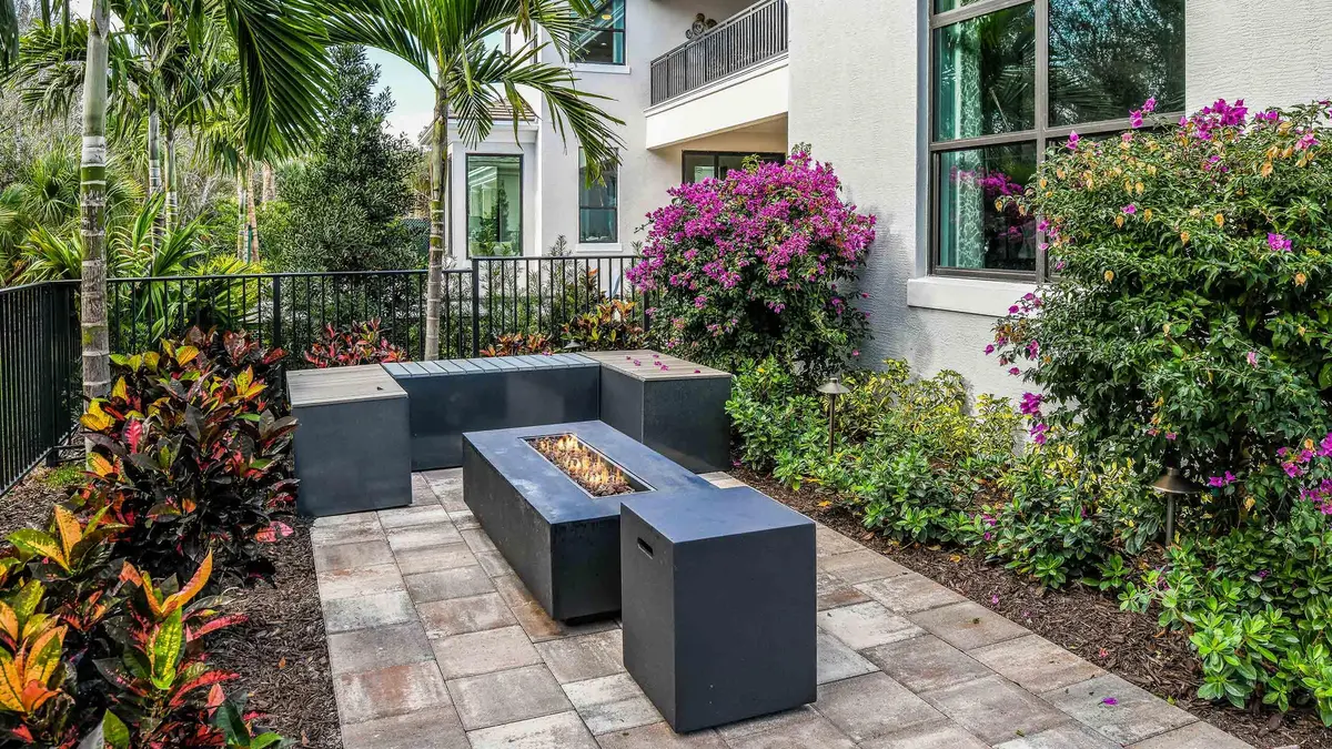 Firepit at 5520 Renoir Place, Palm Beach Gardens