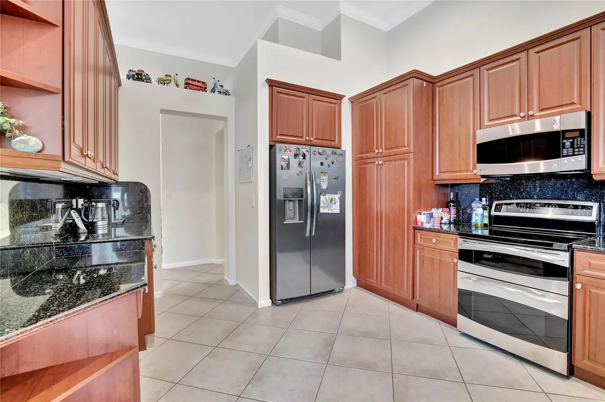 Photo 5 at 4070 Sanderling Lane, Weston