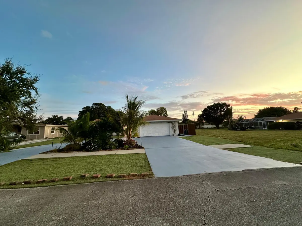 Front of house at 528 Date Palm Drive, Lake Park