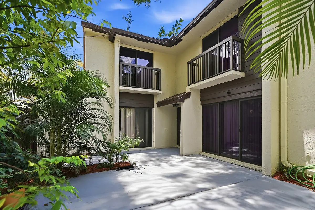 Two story townhouse at 3349 Cocoplum Circle 33129, Coconut Creek