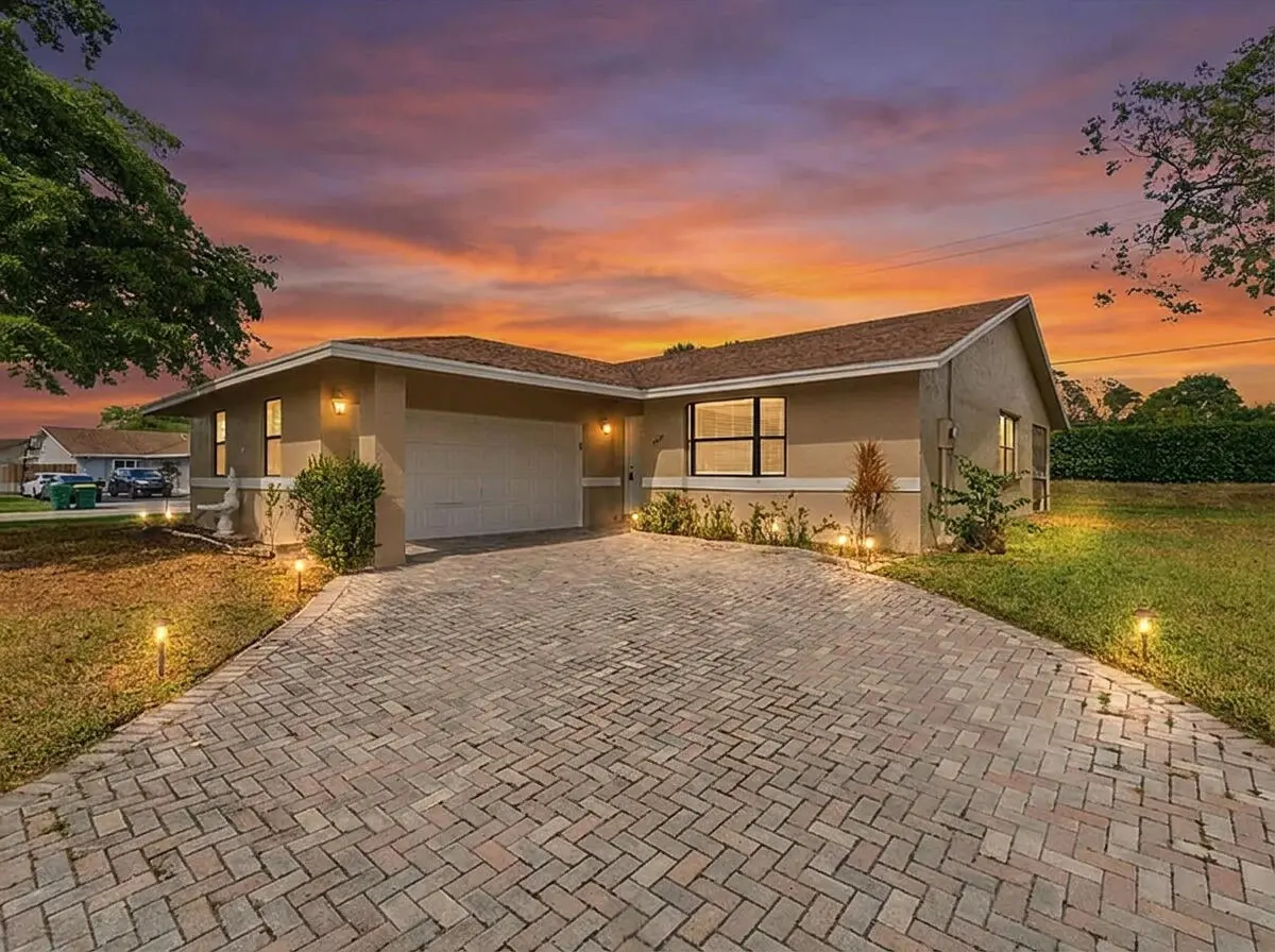 Front Photo at 7520 NW 88th Terrace, Tamarac
