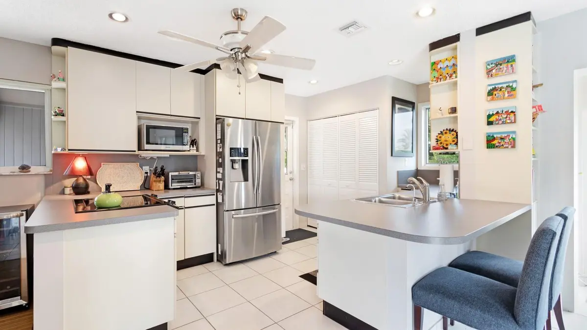 Photo 8 at 2156 NE 27th Drive, Wilton Manors