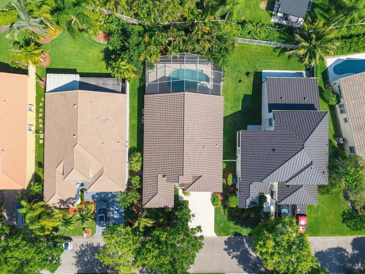 roof_compressed at 2016 Island Circle, Weston