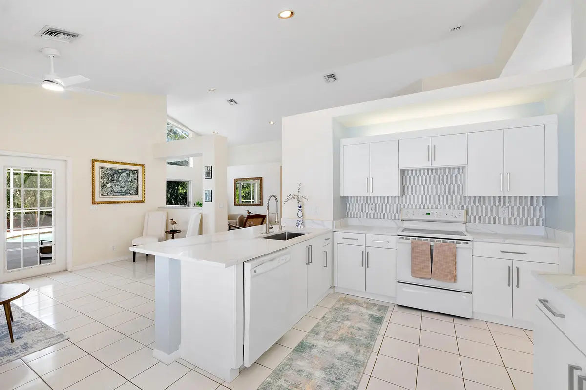 2016 Island Cir_045 at 2016 Island Circle, Weston