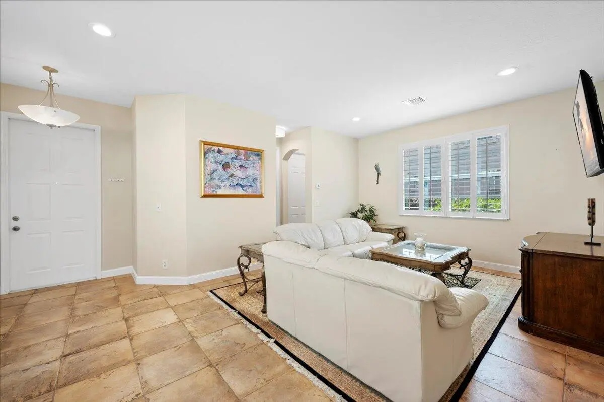 Living Room Entry at 513 Tomahawk Court, Palm Beach Gardens