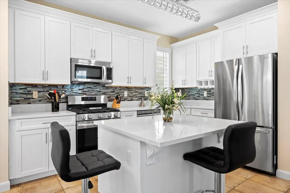 Open Modern Kitchen at 513 Tomahawk Court, Palm Beach Gardens