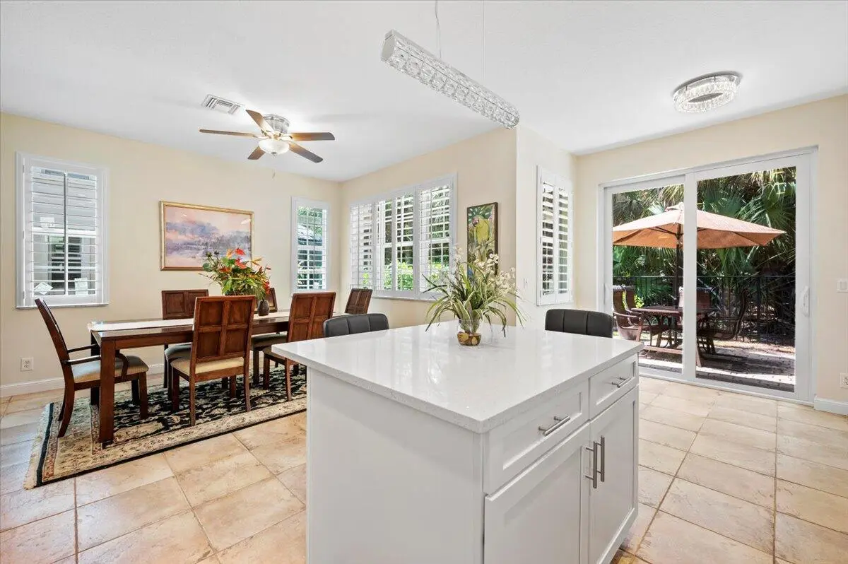 Open Kitchen at 513 Tomahawk Court, Palm Beach Gardens
