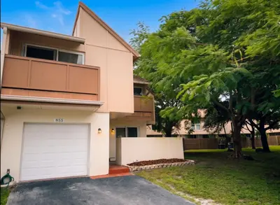 855 NW 80th Way 6, Plantation – leased