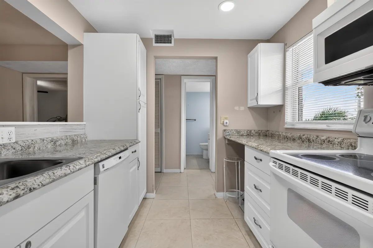 KITCHEN at 300 NE 26th Avenue 408, Boynton Beach