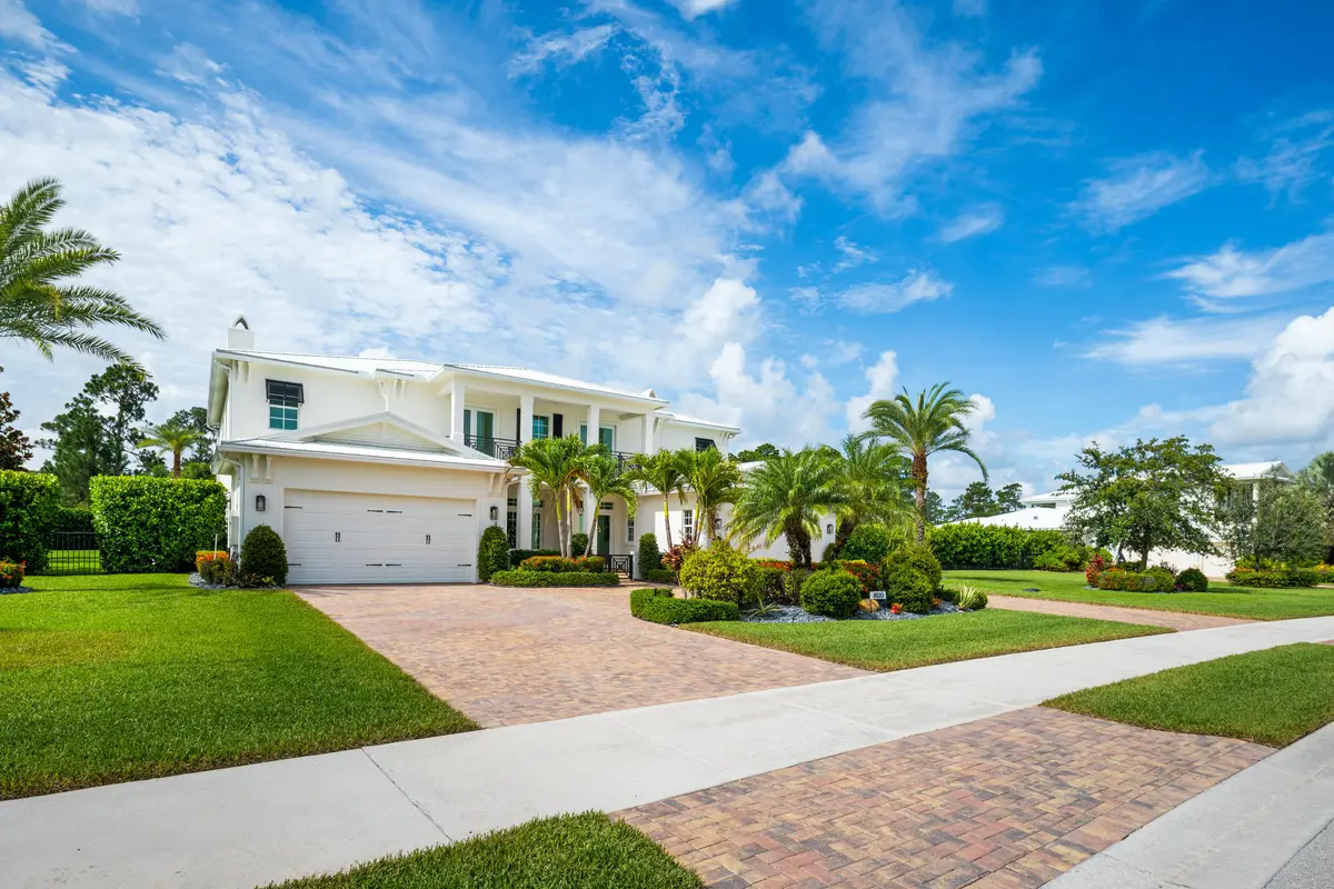 Front Exterior at 8120 SE Old Plantation Circle, Jupiter