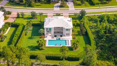 8120 SE Old Plantation Circle, Jupiter – Single Family Residence for sale