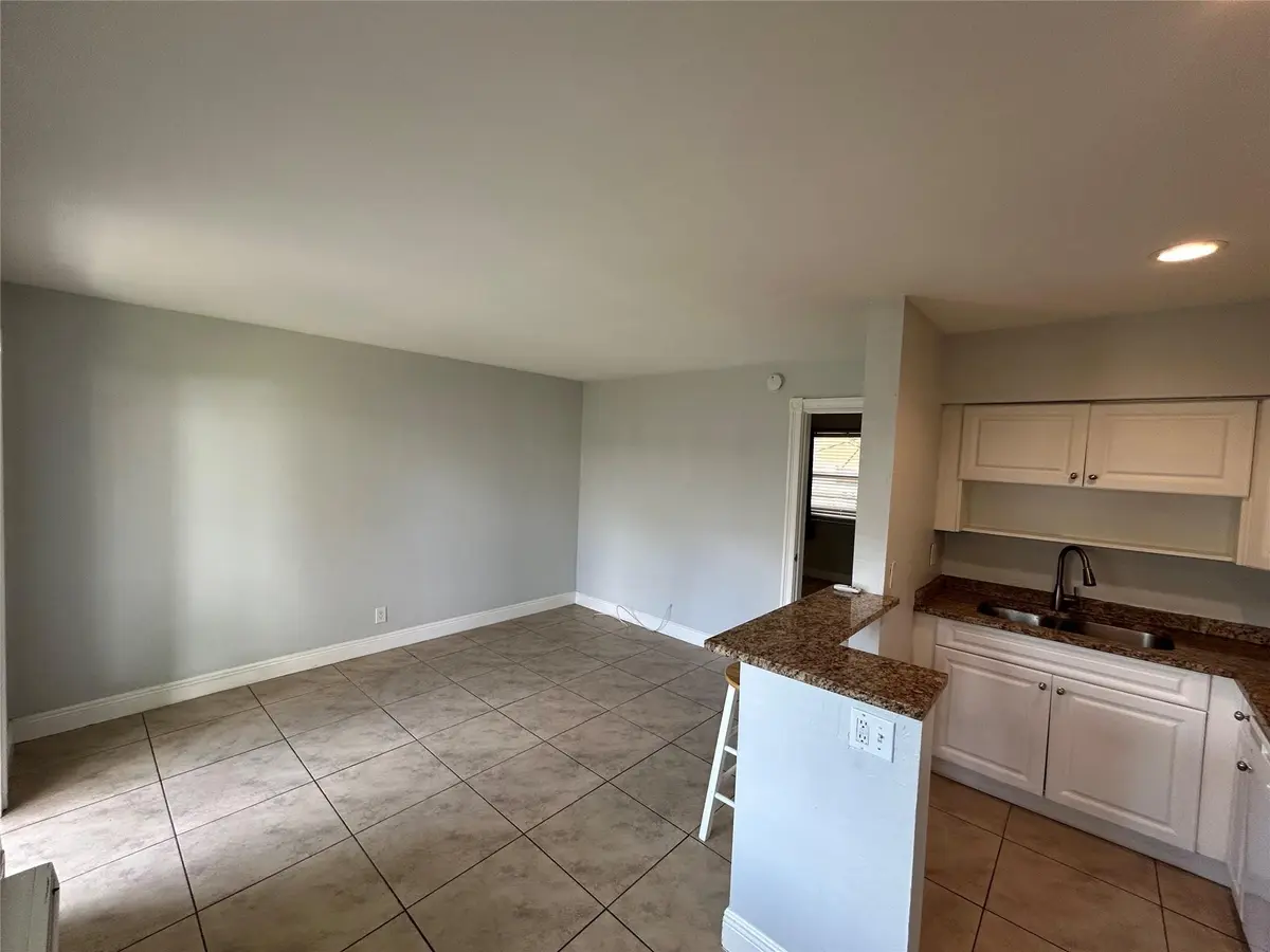 Photo 3 at 921 NE 17th Avenue 2, Fort Lauderdale