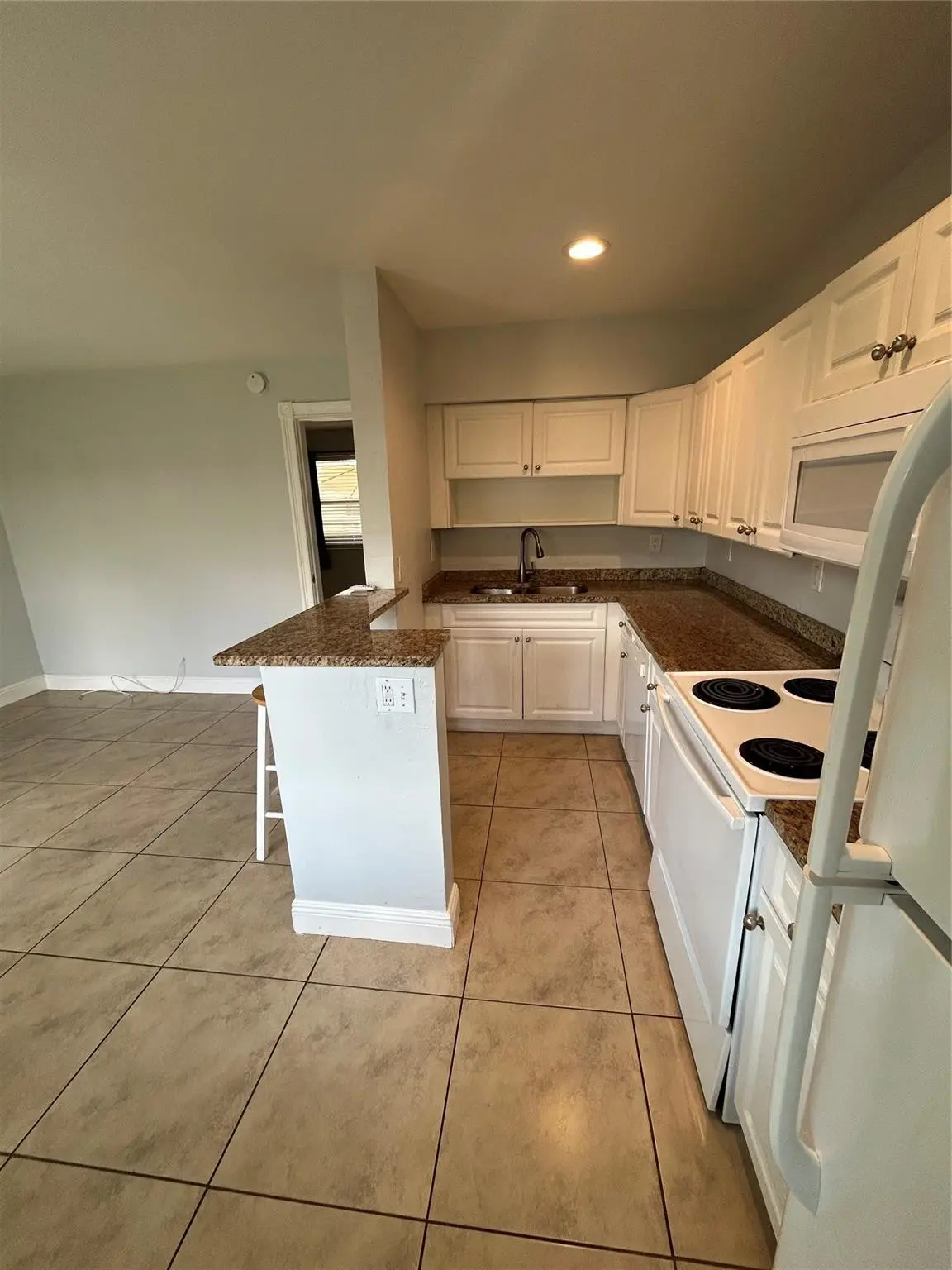 Photo 4 at 921 NE 17th Avenue 2, Fort Lauderdale