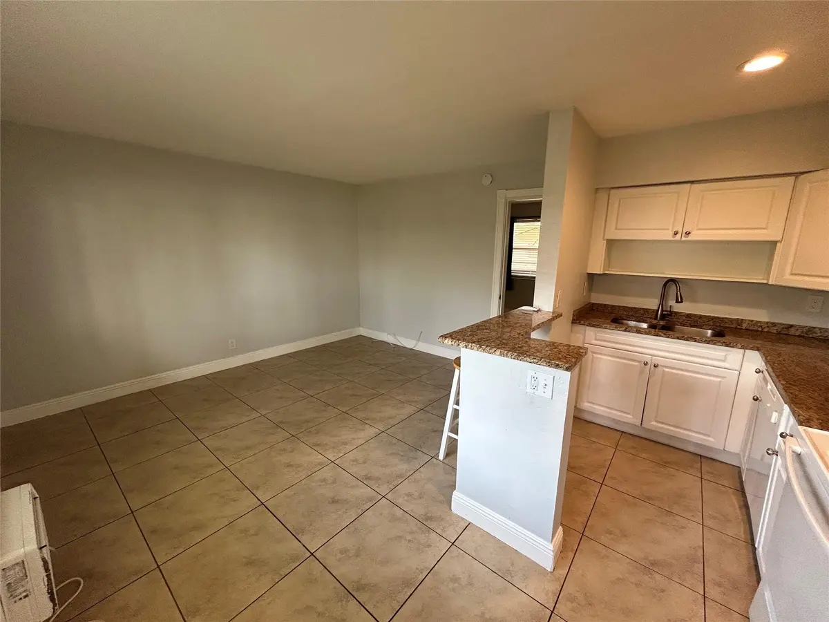 Photo 5 at 921 NE 17th Avenue 2, Fort Lauderdale