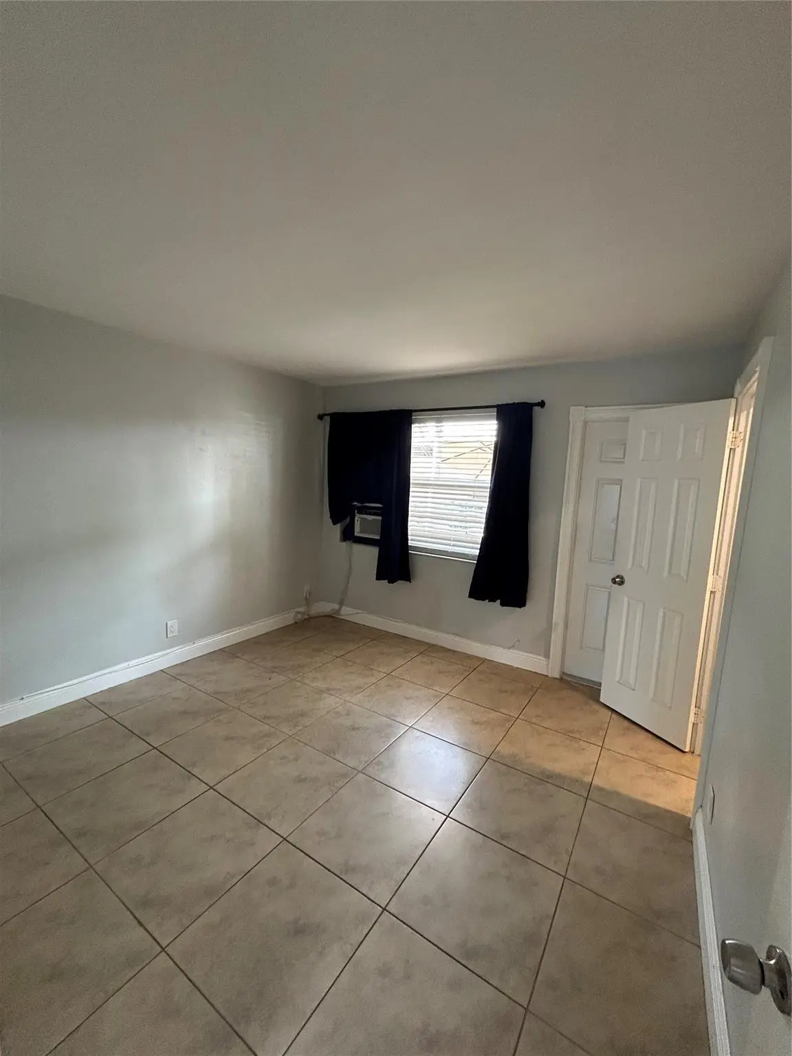 Photo 6 at 921 NE 17th Avenue 2, Fort Lauderdale