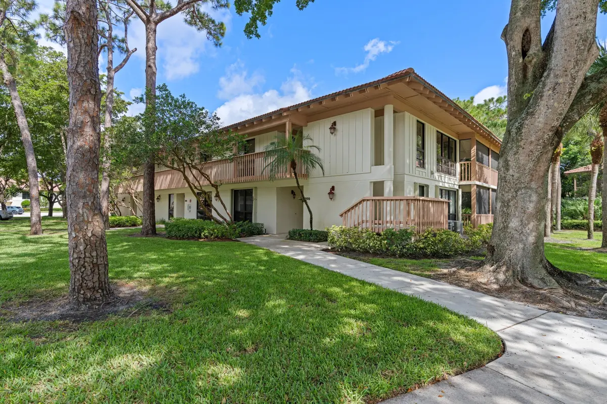 DSC06067.jpg-SMALL at 200 Brackenwood Terrace, Palm Beach Gardens