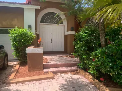 11585 N Quayside Drive, Cooper City – leased
