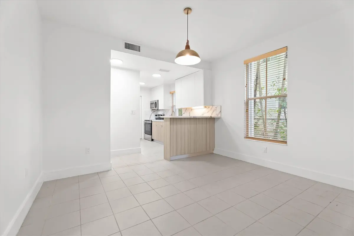 19560024-10 at 3611 SW 37th Avenue 19, Coconut Grove