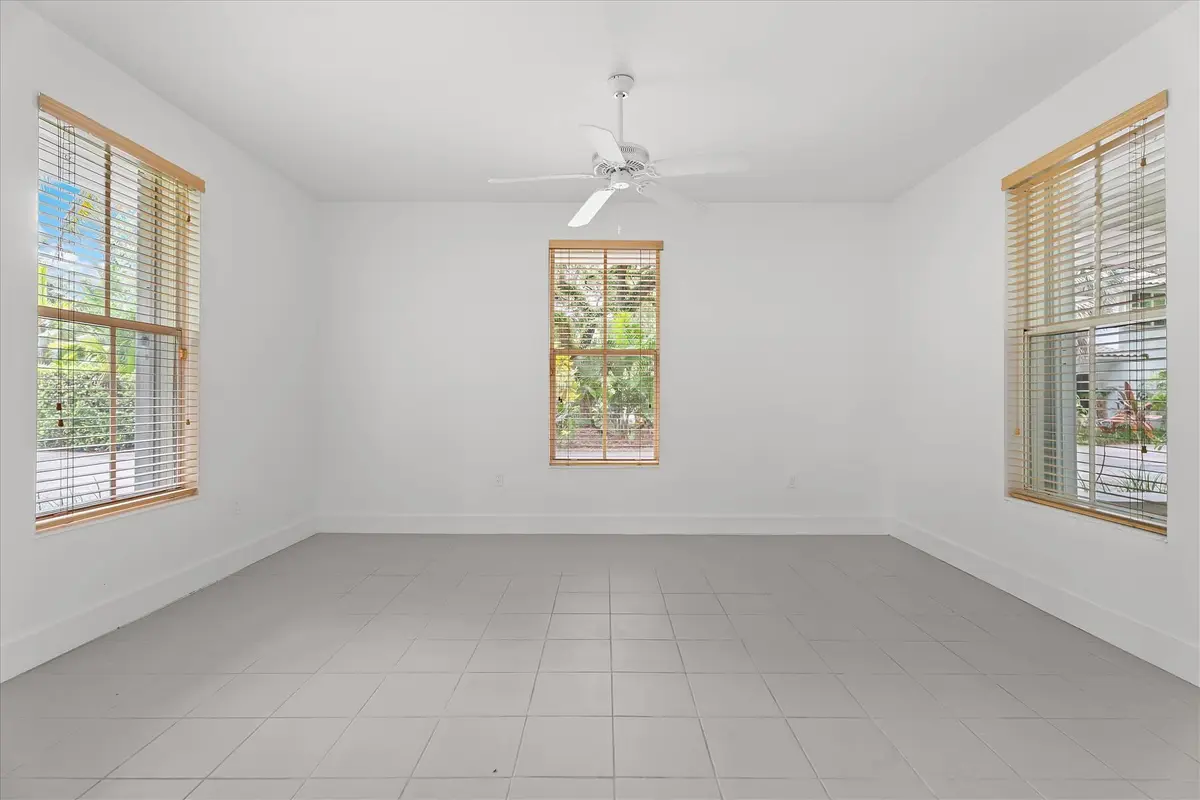 19560024-11 at 3611 SW 37th Avenue 19, Coconut Grove