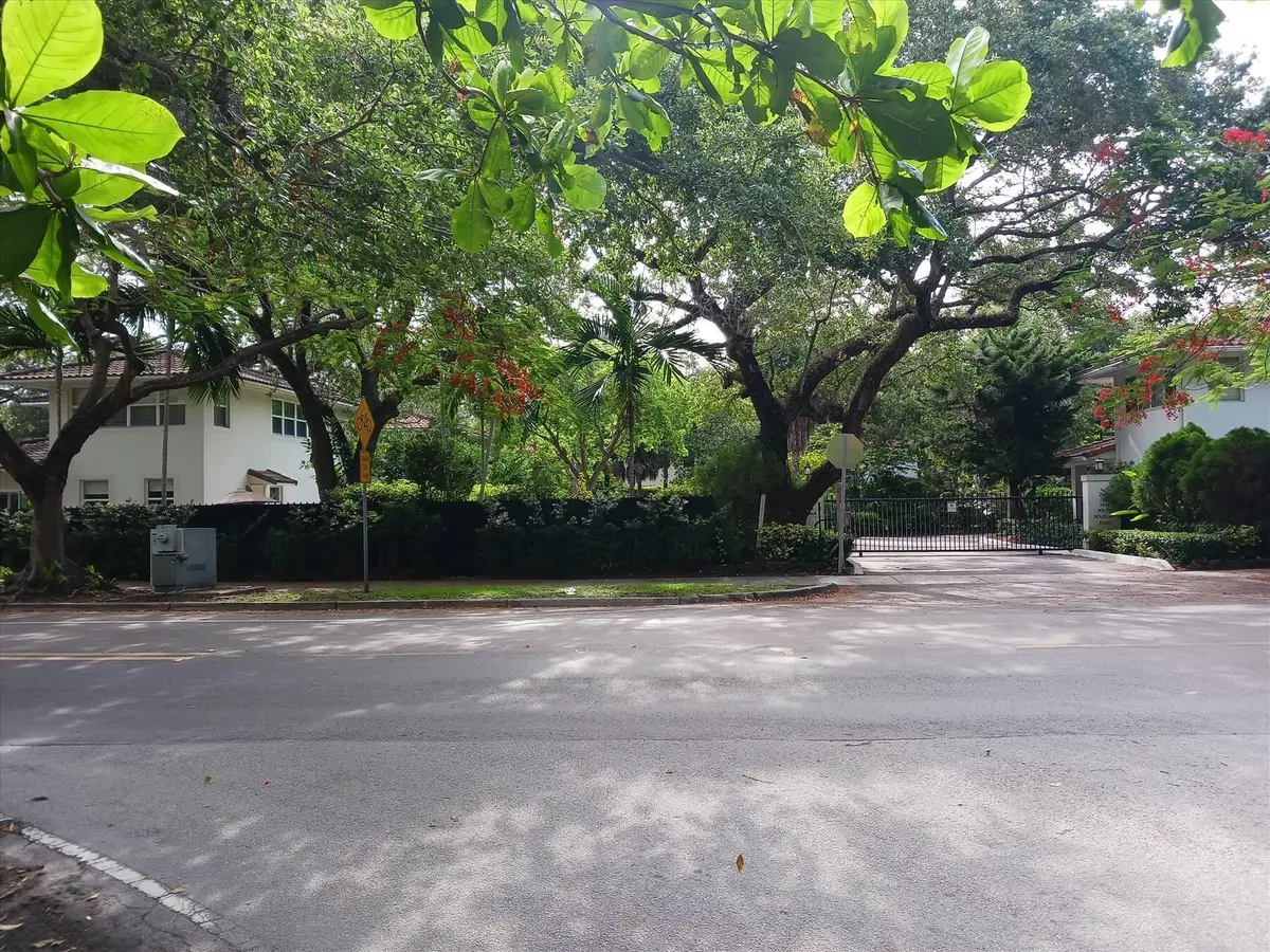 19560024-17 at 3611 SW 37th Avenue 19, Coconut Grove