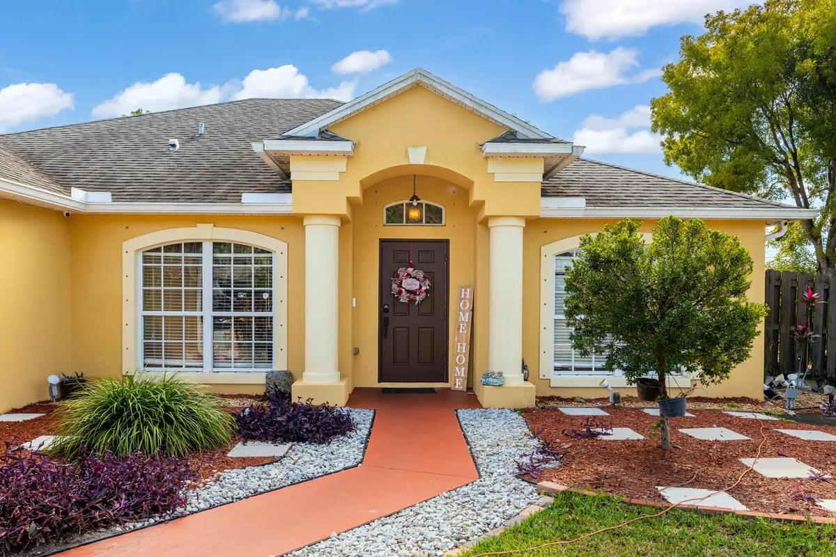 598 SW Kaabe Avenue, Port St. Lucie, FL – photo 4