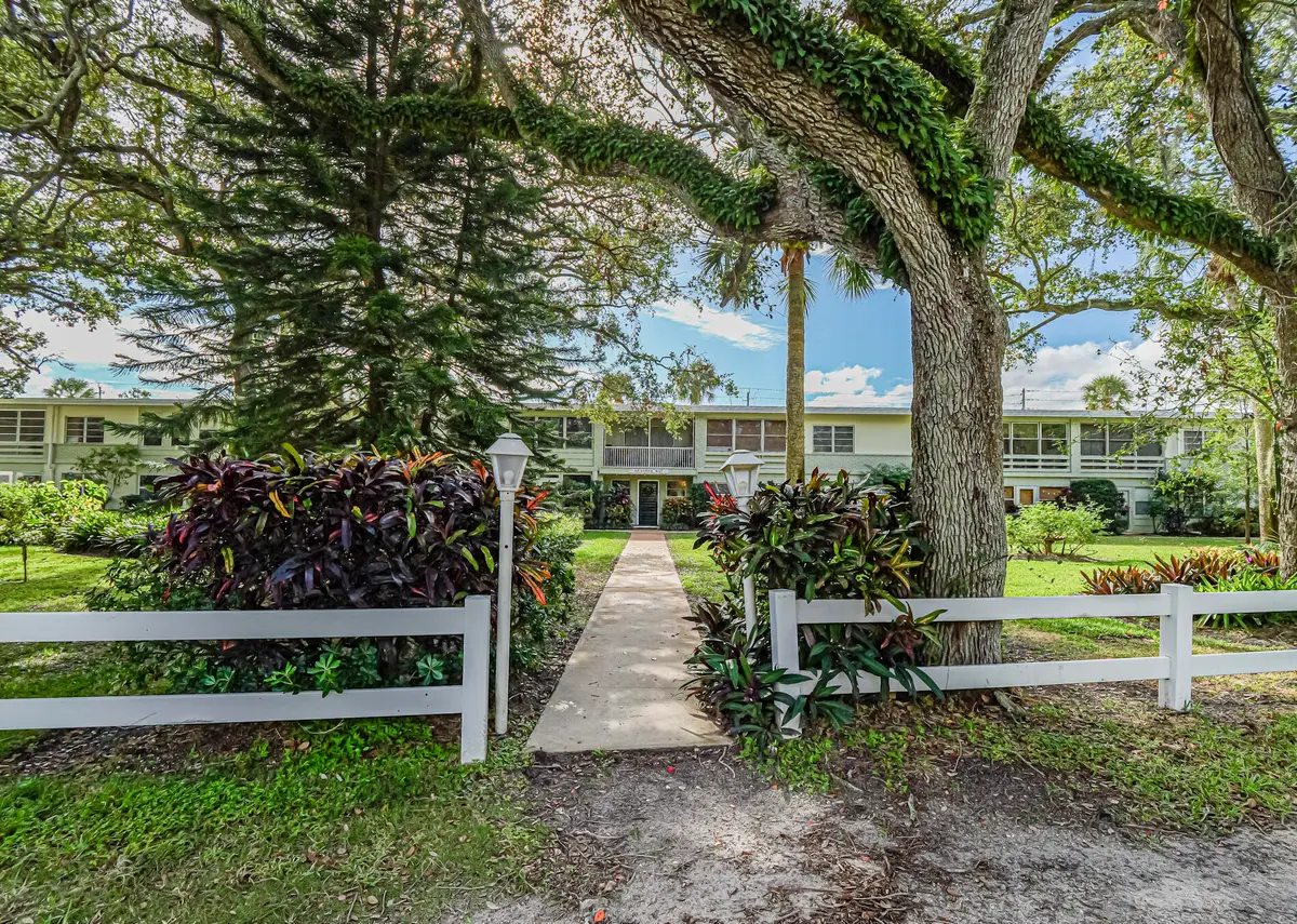 677 ROYAL PALM Boulevard 12, Vero Beach, FL – photo 3