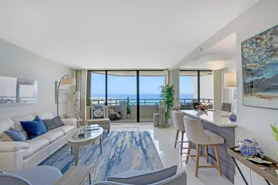 3560 S Ocean Boulevard PH-4, South Palm Beach – Condominium for rent