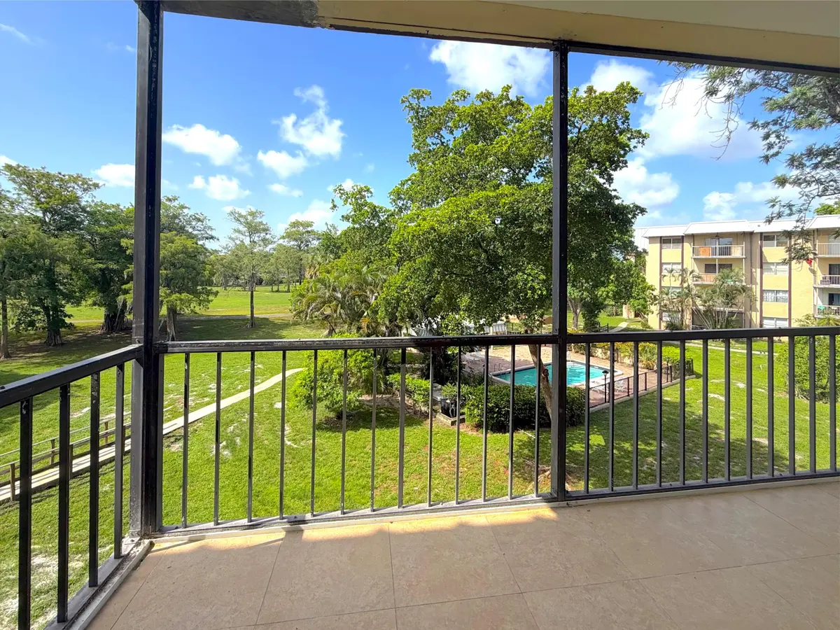 IMG_9901 at 6301 N Falls Cir Drive 303, Lauderhill