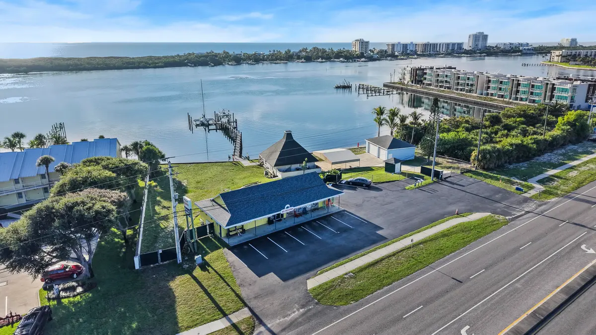 7_10 at 18947 SE Federal Highway, Jupiter