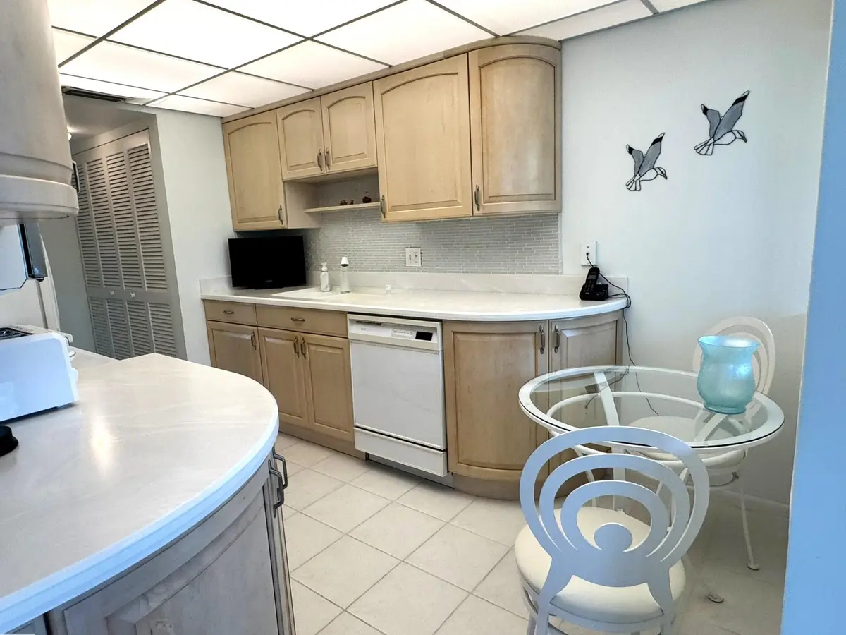 Kitchen & Breakfast Table at 799 Jeffery Street 4100, Boca Raton