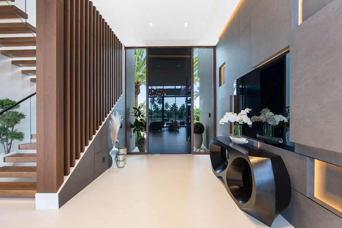 foyer3 at 2600 NE 24TH Street, Lighthouse Point