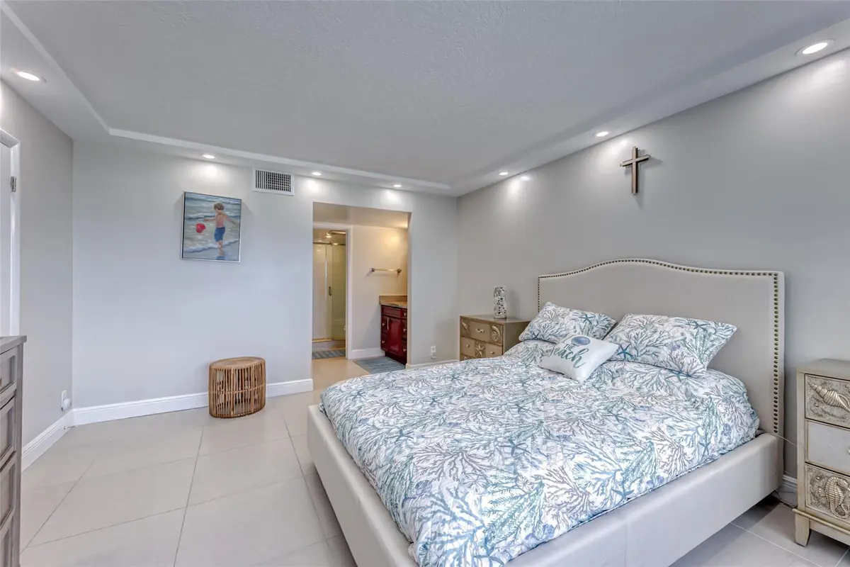 Photo 5 at 3900 Galt Ocean Drive 712, Fort Lauderdale