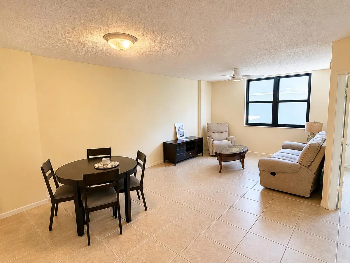 651 photo at 651 Okeechobee Boulevard 302, West Palm Beach